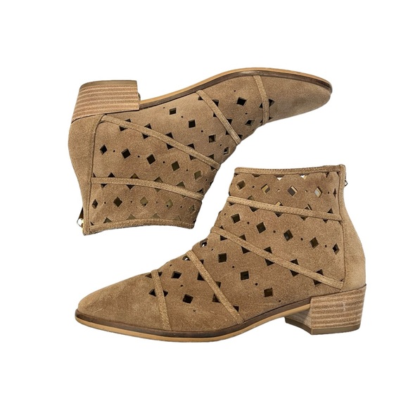 Michael Kors Uma Perforated Flat Bootie - Picture 5 of 12